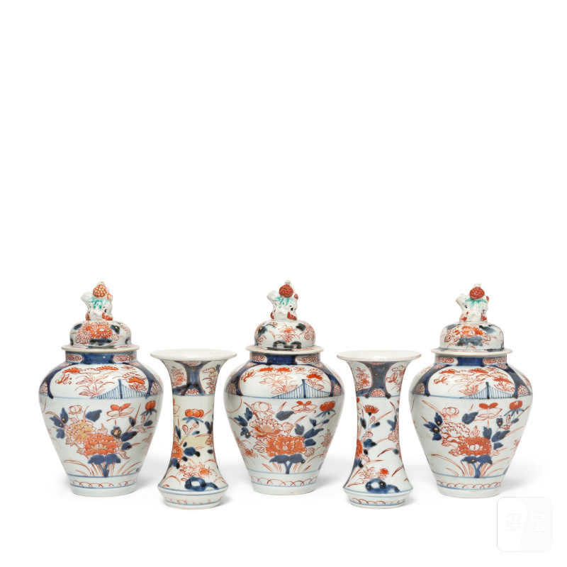 江戶時代 十七/十八世紀 伊萬里花卉紋瓶一組五件 | A FIVE-PIECE IMARI GARNITURE